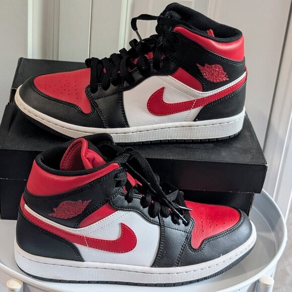 2022 Air Jordan 1 Mid White Black Red 2022 Size Men's 8.5 - Picture 1 of 13